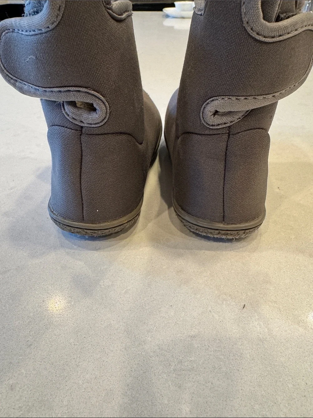 Bogs Kids Gray Pull-On Fleece-Lined Rain & Snow Boots size 8 easy to slip on.
